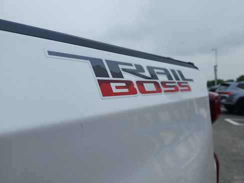 Used 2024 Chevrolet Silverado 1500 LT Trail Boss w/ Convenience Package II AWD/4WD image 12