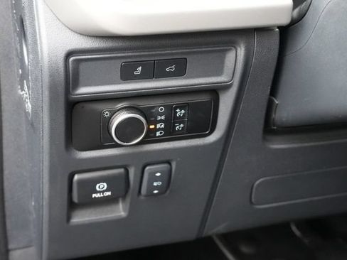 Used 2024 Ford Expedition XLT AWD/4WD image 25