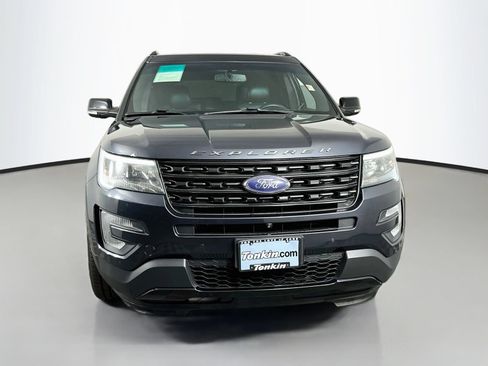 Used 2017 Ford Explorer Sport w/ Equipment Group 401A AWD/4WD image 2