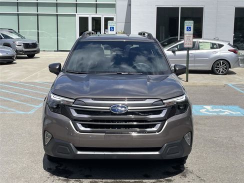 Certified 2025 Subaru Forester Premium AWD/4WD image 8