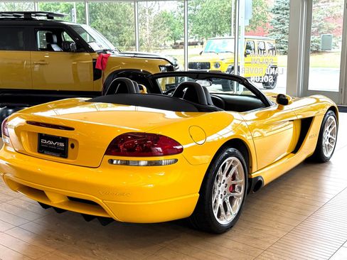 Used 2005 Dodge Viper SRT-10 RWD image 11