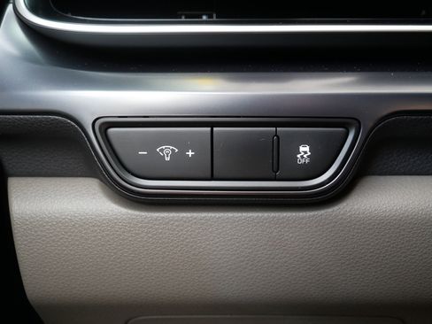 Used 2025 Kia Carnival FWD image 26