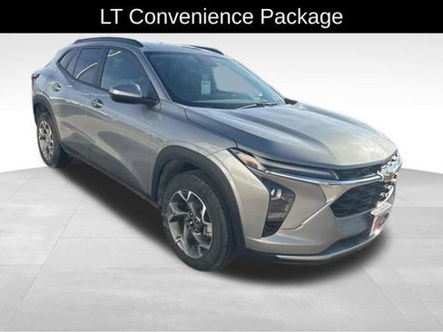 Used 2024 Chevrolet Trax LT w/ Driver Confidence Package image 4