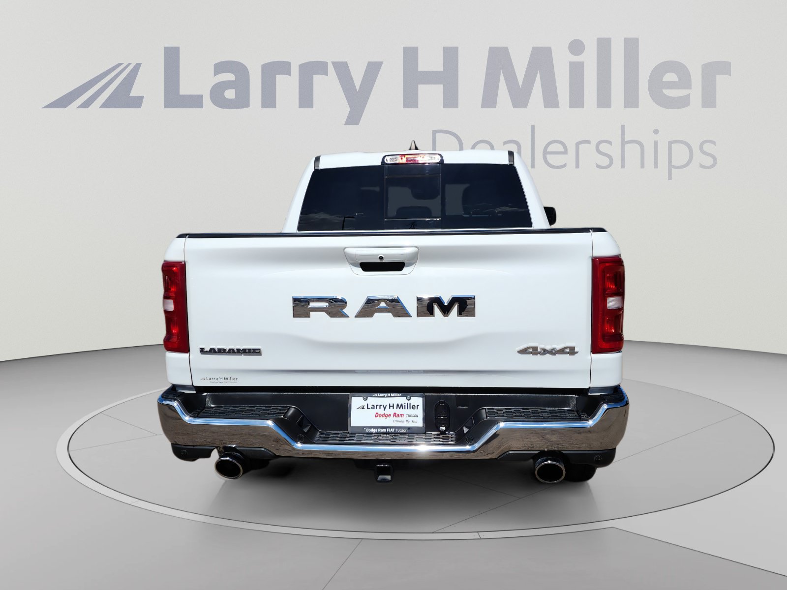 Used 2025 RAM 1500 Laramie AWD/4WD image 4