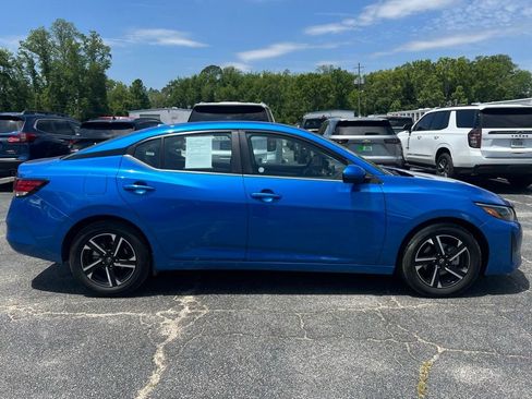 Used 2025 Nissan Sentra SV FWD image 2