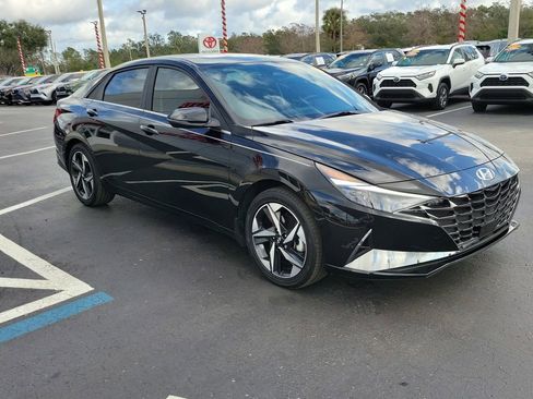 Used 2023 Hyundai Elantra Limited image 2
