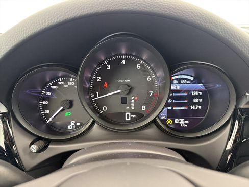 New 2026 Porsche Macan AWD/4WD image 17