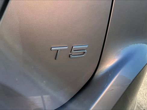 Used 2016 Volvo XC60 T5 Premier image 11