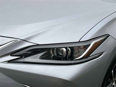 Certified 2023 Lexus ES 350 w/ Premium Package image 13