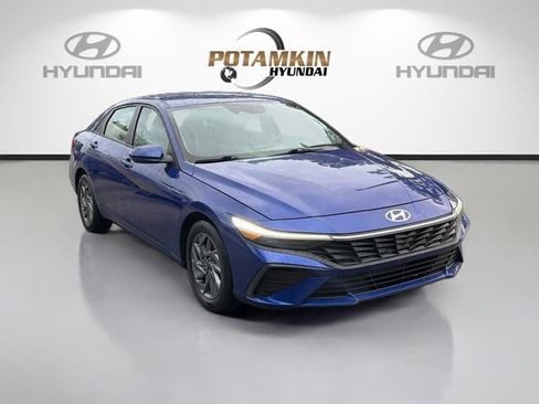 Used 2024 Hyundai Elantra SEL FWD image 3