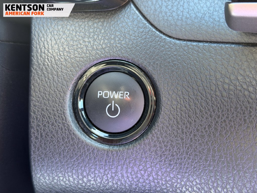Used 2025 Toyota Camry SE FWD image 17