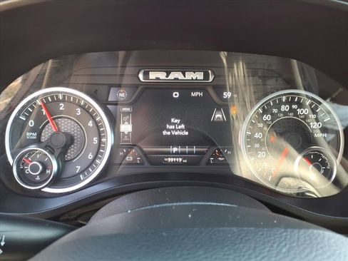 Used 2025 RAM 1500 Laramie image 27