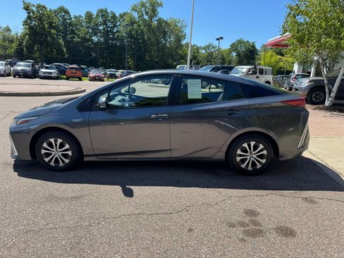 Used 2021 Toyota Prius Prime LE FWD image 4