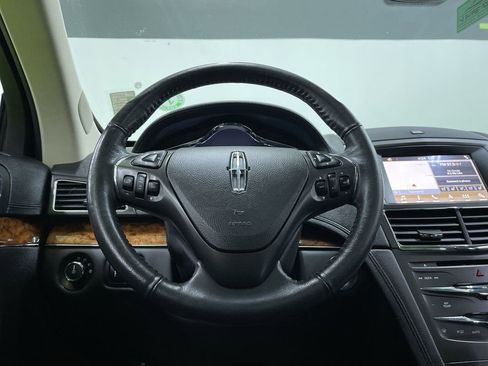 Used 2019 Lincoln MKT AWD image 19