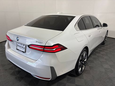 Certified 2025 BMW 530i w/ Premium Package RWD image 5