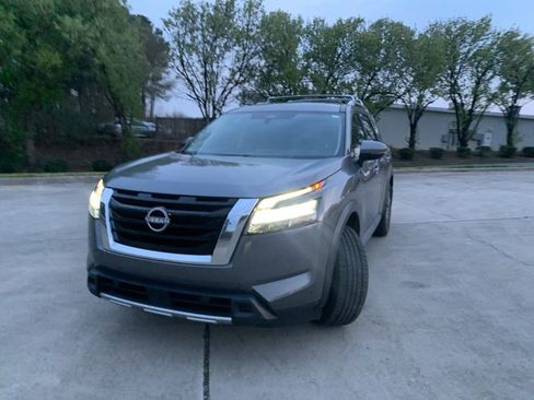 Used 2024 Nissan Pathfinder SL w/ SL Premium Package image 1