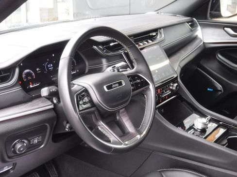 Certified 2022 Jeep Grand Cherokee Overland image 18