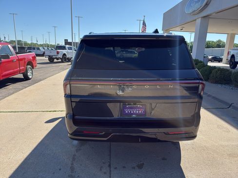 Used 2025 Lincoln Navigator L Reserve w/ Jet Appearance Package AWD/4WD image 7