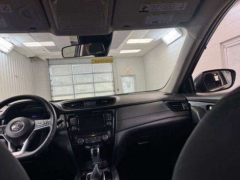 Used 2020 Nissan Rogue SV image 21