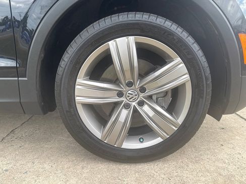 Used 2019 Volkswagen Tiguan SEL Premium image 37