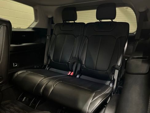 Used 2023 Jeep Grand Cherokee L Limited w/ Black Appearance Package AWD/4WD image 9
