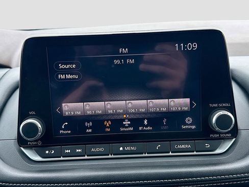 Used 2022 Nissan Rogue SV image 15