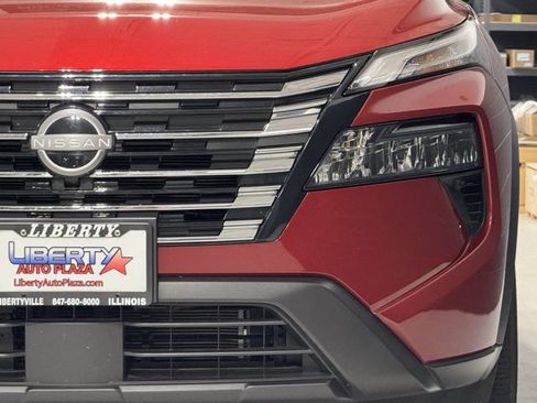Used 2025 Nissan Rogue S AWD/4WD image 22