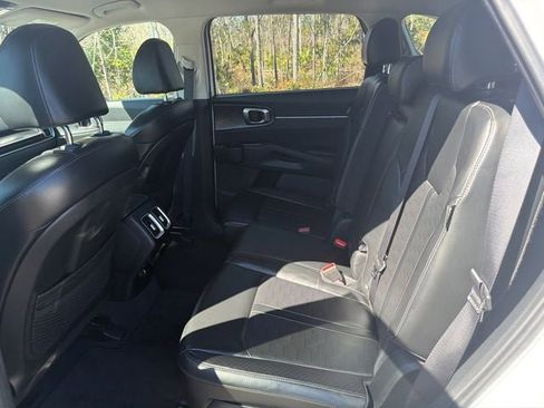 Used 2024 Kia Sorento S image 9