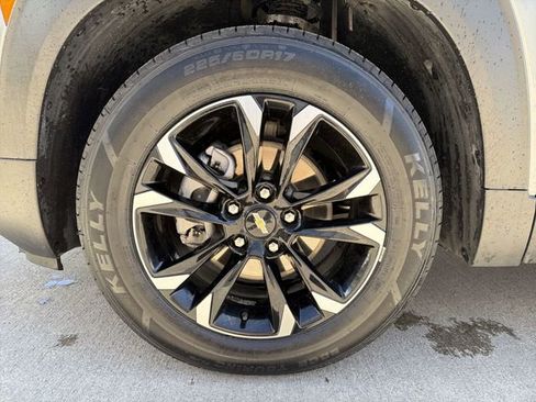 Used 2023 Chevrolet TrailBlazer LT FWD image 12