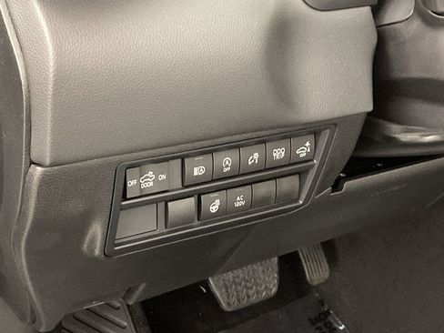Used 2025 Toyota Tundra Limited AWD/4WD image 13