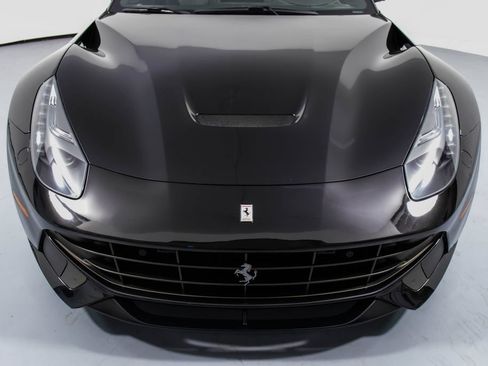 Used 2014 Ferrari F12 Berlinetta RWD image 13