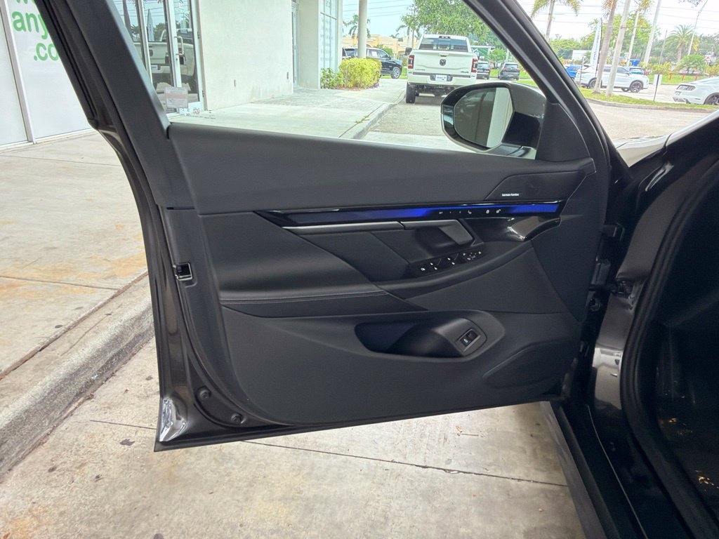 Used 2024 BMW i5 eDrive40i w/ Premium Package RWD image 37