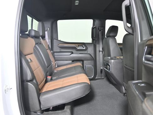 Used 2024 Chevrolet Silverado 1500 High Country w/ Technology Package AWD/4WD image 17