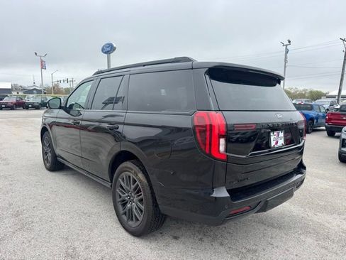 Used 2025 Ford Expedition Platinum w/ Stealth Performance Package AWD/4WD image 3