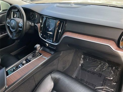 Used 2020 Volvo S60 T5 Momentum w/ Premium Package image 36
