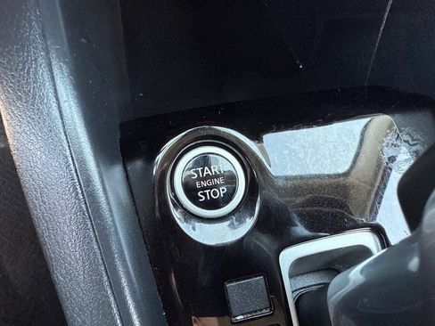 Used 2021 Nissan Versa SV image 21