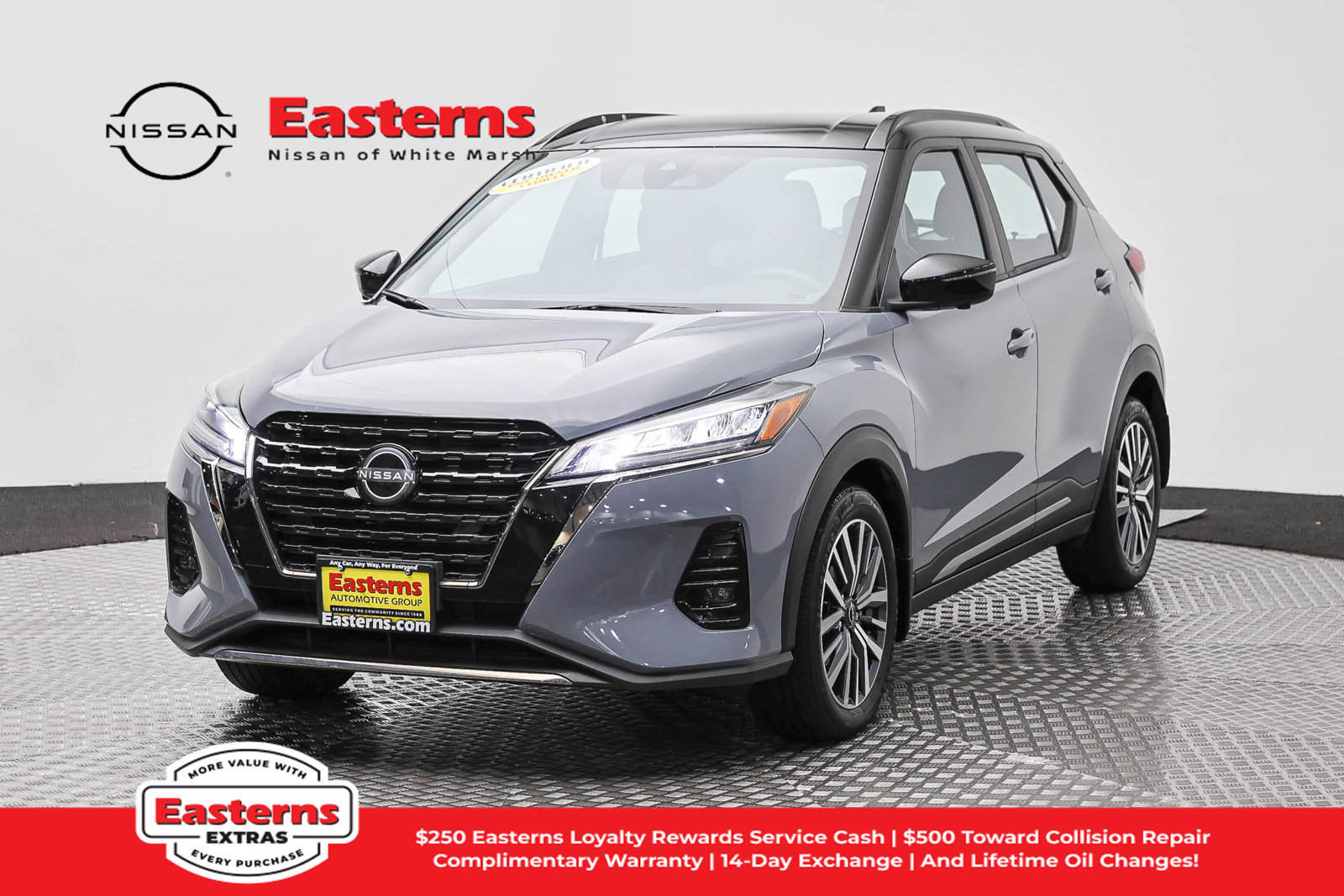 Used 2023 Nissan Kicks SR w/ SR Premium Package FWD image 1