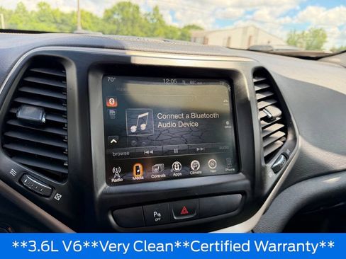 Used 2018 Jeep Cherokee Limited w/ Luxury Group AWD/4WD image 10
