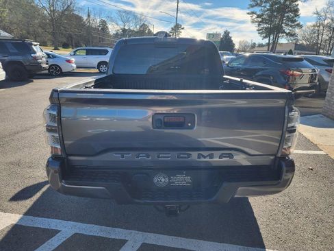 Used 2022 Toyota Tacoma TRD Off-Road image 4