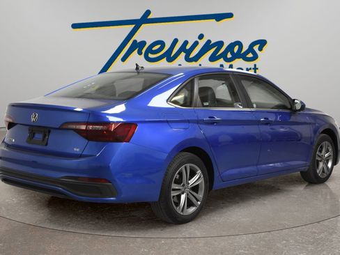 Used 2024 Volkswagen Jetta SE image 2