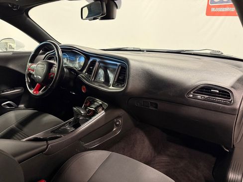 Used 2019 Dodge Challenger R/T image 21