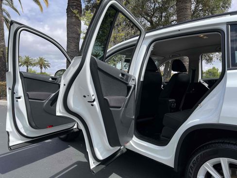 Used 2017 Volkswagen Tiguan Limited w/ Premium Package FWD image 50