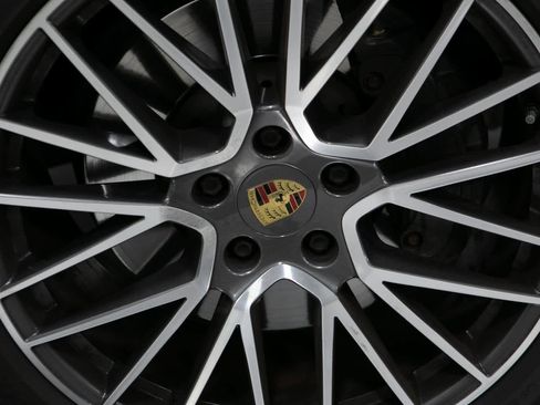 Certified 2022 Porsche Cayenne S image 11