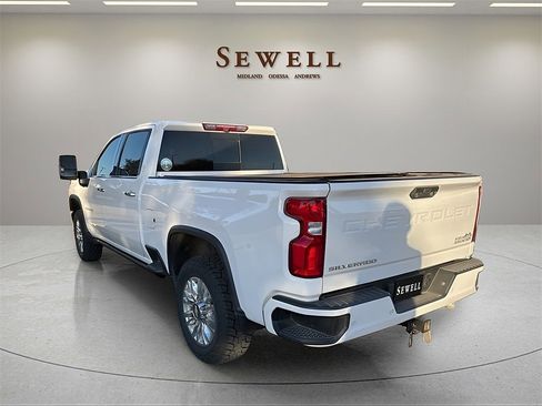 Used 2022 Chevrolet Silverado 2500 High Country w/ Safety Package II image 2