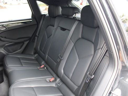 Certified 2025 Porsche Macan image 29