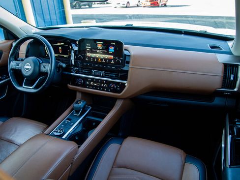 Used 2023 Nissan Pathfinder Platinum w/ Lighting Package (N93) image 31