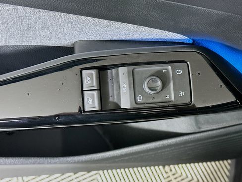 Used 2024 Volkswagen ID.4 2WD image 15