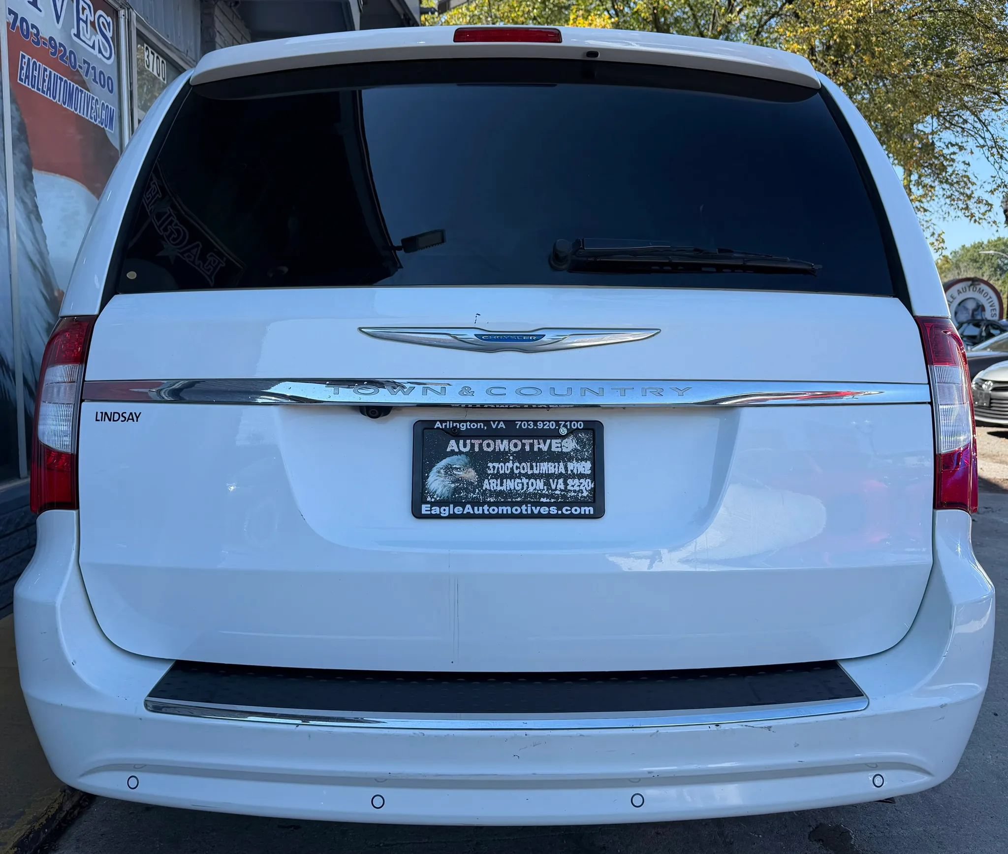 Used 2016 Chrysler Town & Country Touring-L FWD image 4