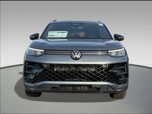 New 2026 Volkswagen Tiguan SE R-Line image 2