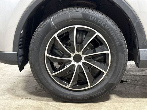 Used 2018 Toyota RAV4 LE AWD/4WD image 26
